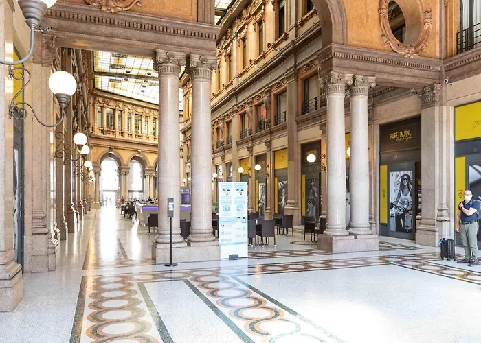 Silver Suite Trevi Fountain